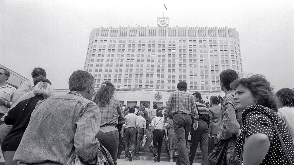 Августовские события в Москве в 1991 году - в фотогалерее “Ъ”.